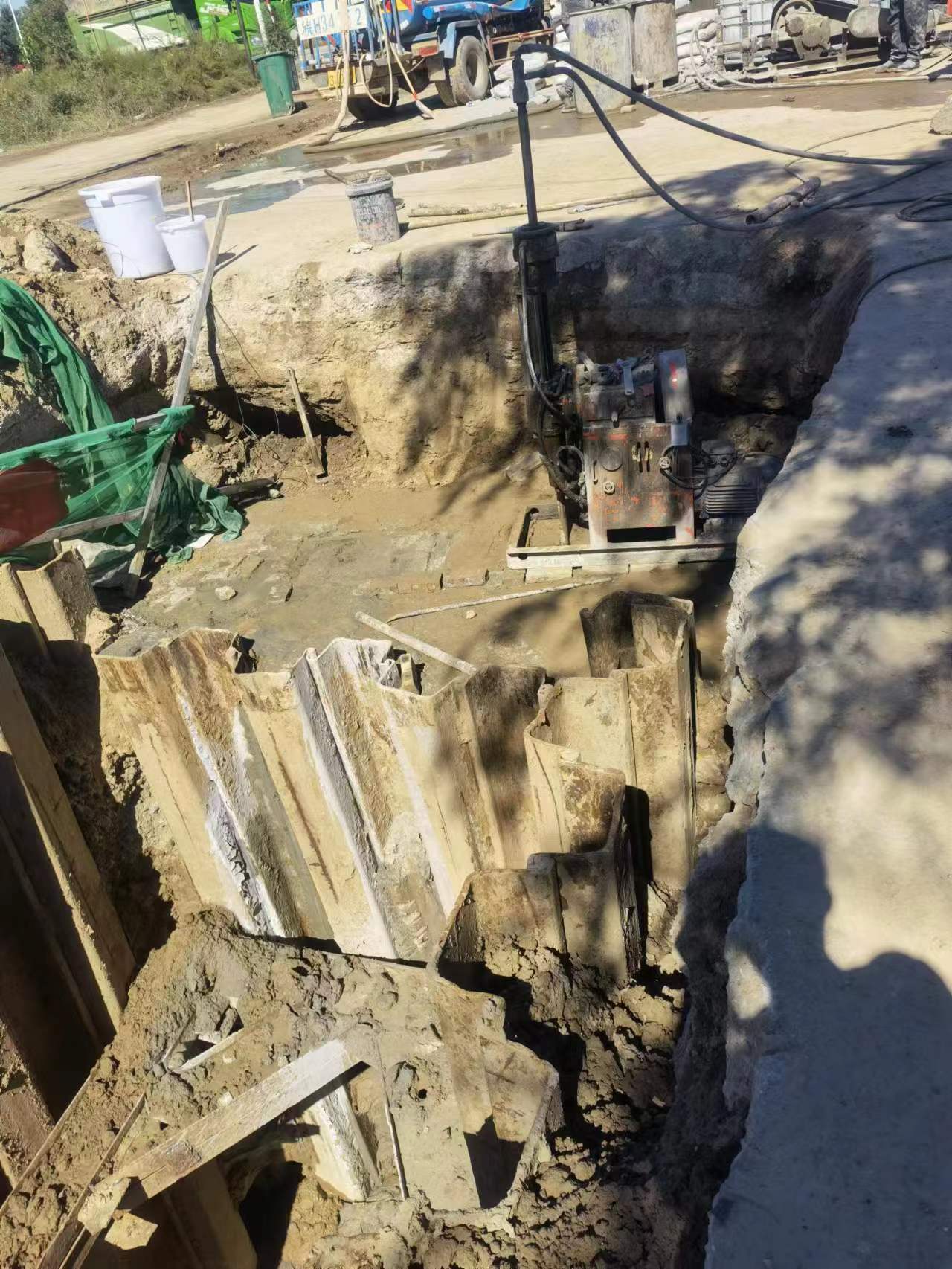 新洲基坑隧道止水帷幕桩底钻孔高压注浆